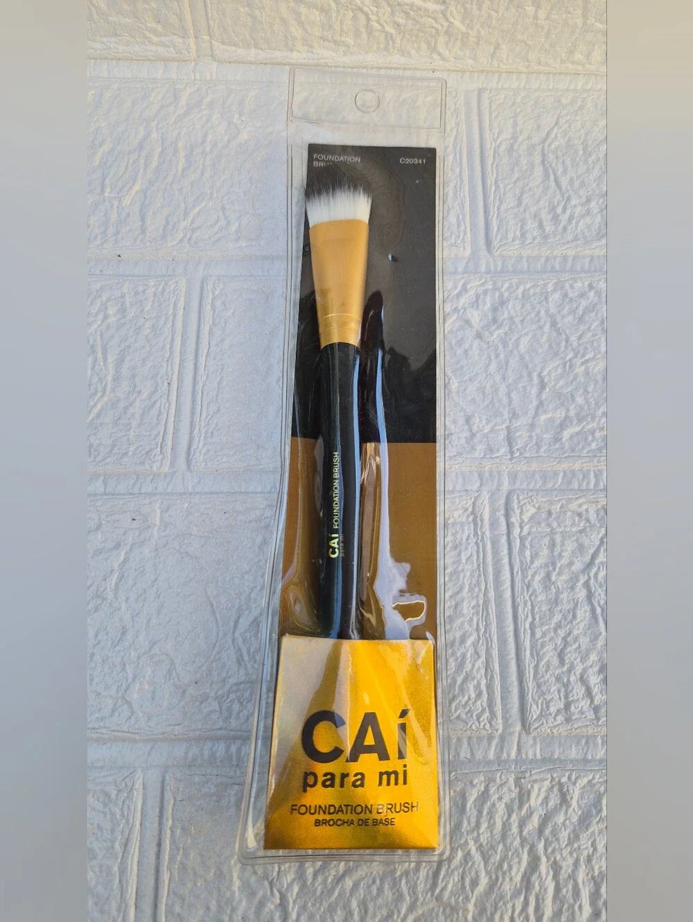 CAI Para Mi Beauty Pointed Foundation Brush Best Brush Gold Blk cruelty-free
